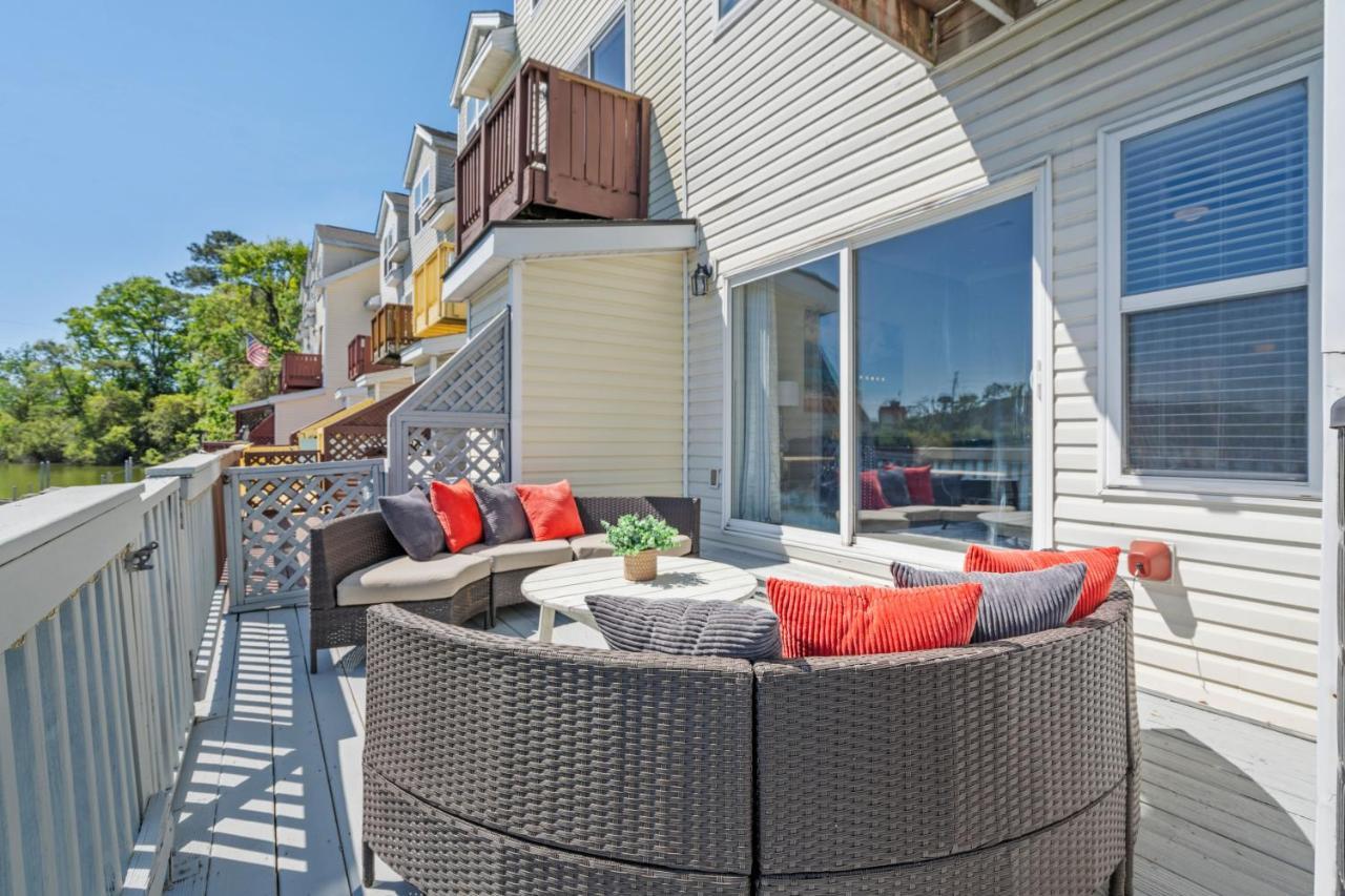 ☆Live On The Water! Lake Palmetto Palm W/ Patio - 10Min To Downtown & Beaches☆ Charleston Exterior photo