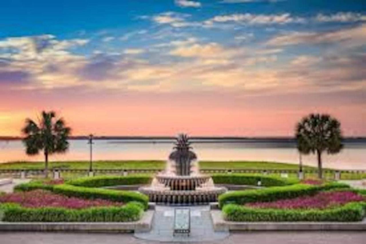 ☆Live On The Water! Lake Palmetto Palm W/ Patio - 10Min To Downtown & Beaches☆ Charleston Exterior photo
